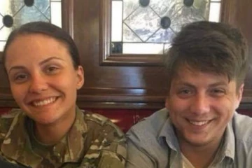 தங்களுக்கு பிடித்த உணவு இல்லாததால் ஊழியரை துப்பாக்கியால் சுட்ட சகோதரிகள்!