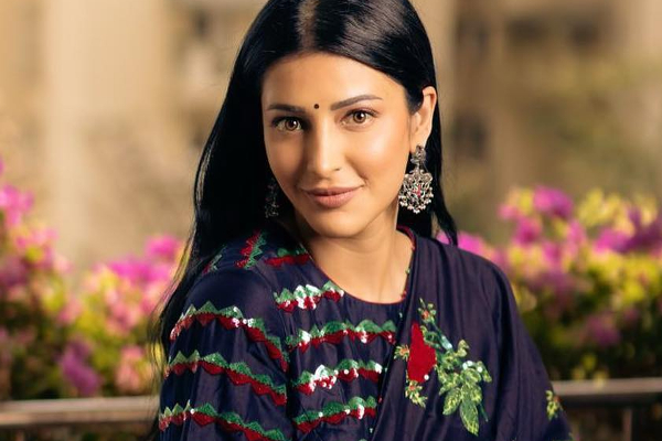 ப்ளீஸ் இதை மட்டும் நிறுத்துங்க.. ஸ்ருதி ஹாசன் இயக்குனர்களுக்கு வைத்த கோரிக்கை | I Hate Dancing In Snow Shruthi Haasan