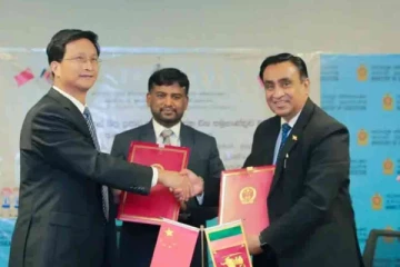 இலங்கை மாணவர்களுக்கு இலவச சீருடை வழங்கிய சீனா