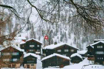 சுவிஸ் குடியுரிமை பெறுவதற்கு எவ்வளவு செலவாகும்? ஒரு பயனுள்ள தகவல்