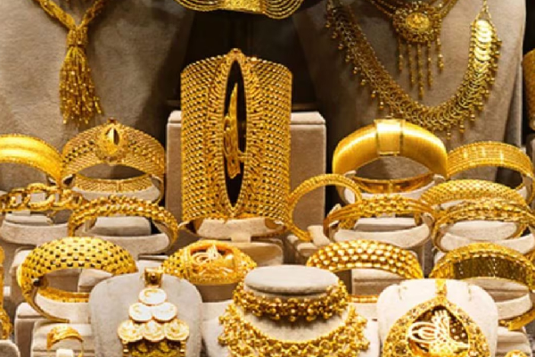 1979 ஆம் ஆண்டிற்குப் பின் 2025 இல் எகிறிய தங்கம் விலை; 2026 இல் குறையுமா...கூடுமா! | Gold Silver Price Prediction 2026