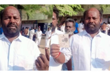 30 ஆண்டுகளுக்குப் பிறகு முதல் முறையாக வாக்களித்த ரஜினிகாந்த் ரசிகர்