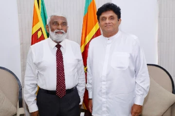 சிறிலங்கா கடற்படையின் முன்னாள் தளபதி சஜித்துடன் இணைந்தார்.