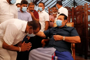 மகிந்தவுக்காக கண்ணீர் விட்ட மக்கள்! மொட்டு கட்சியை உடைக்கும் நடவடிக்கை