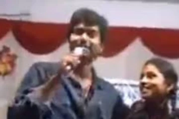 மாணவி கேட்ட கேள்விக்கு வெட்கப்பட்டு சிரிக்கும் நடிகர் விஜய்! தீயாய் பரவும் மிக அரிய கியூட் ரியாக்சன் : ஒரே குஷியில் ரசிகர்கள்