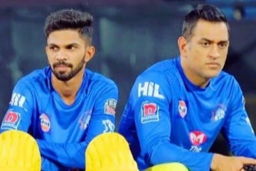 தோனிக்கு அறிவுரை வழங்கும் சென்னை அணி வீரர்: ருத்ராஜ் சொன்ன ரகசியம்