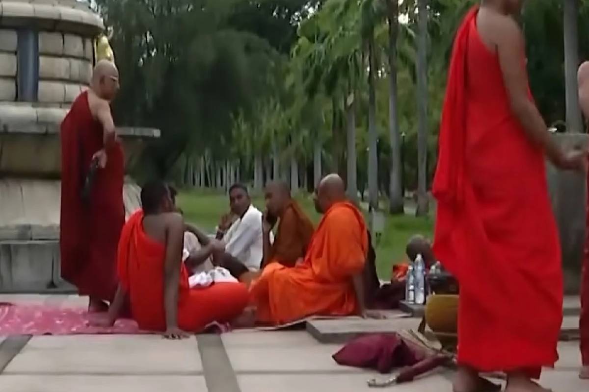 விஹாரமஹா தேவி பூங்காவில் தொடரும் அமைதியின்மை - நீதிமன்றம் பிறப்பித்துள்ள உத்தரவு | Buddhist Monks Viharamahadevi Park Protest Courd