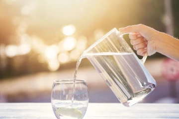 அளவுக்கு அதிகமாக தண்ணீர் குடித்தால் என்ன ஆகும்?