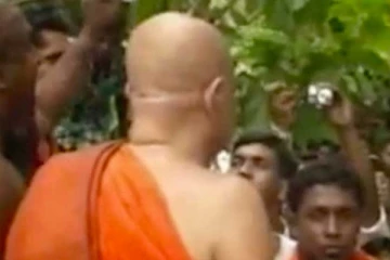 பிக்கு ஒருவரின் மோசமான செயல்! - 13 வயது சிறுமிக்கு ஏற்பட்ட நிலை