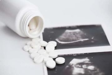 லிவ்-இன் ரிலேஷன்சிப்..14 முறை கட்டாய கருக்கலைப்பு - மணமுடைந்த பெண் தற்கொலை!