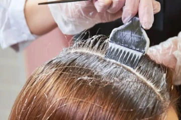 ஹேர் கலரிங் செய்பவர்கள் முடியை பாதிக்காம இருக்க இப்படி பயன்படுத்துங்க!