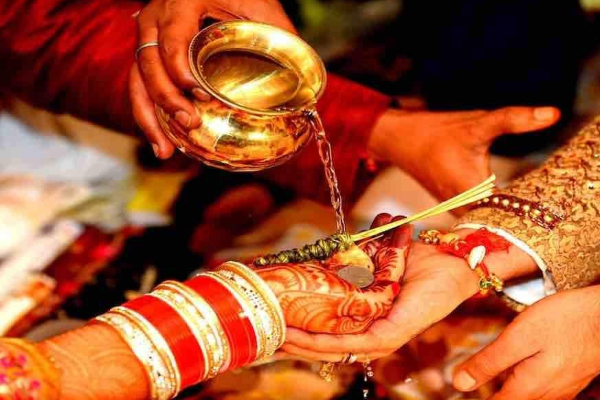 திருமண ஊர்வல டிஜேவால் விடிய விடிய கலவரம் ; போடப்பட்ட காலவரையற்ற ஊரடங்கு, குவிக்கப்பட்டுள்ள பொலிஸார் | Wedding Procession Dj Causes Indefinite Curfew