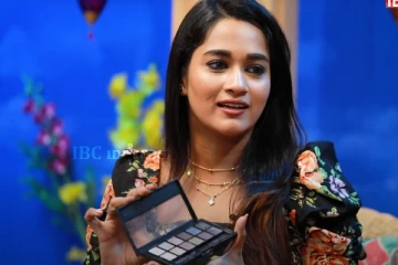 பாண்டியன் ஸ்டோர்ஸ் முல்லையின் மேக்கப் சீக்ரெட்ஸ்.. Bagல என்னவெல்லாம் இருக்கு பாருங்க