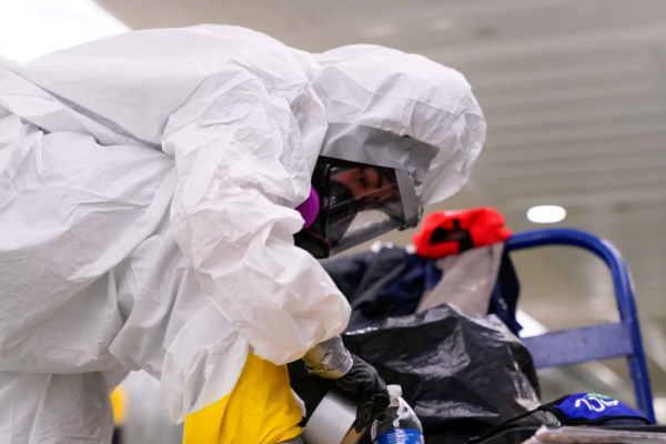 அமெரிக்கா ராணுவத்தை கலங்கடித்த மர்ம பார்சல் - திறந்ததும் வீரர்களுக்கு உடல்நல பாதிப்பு | 7 Ill After Open Suspicious Package Us Army Base அமெரிக்கா ராணுவத்தை கலங்கடித்த மர்ம பார்சல் - திறந்ததும் வீரர்களுக்கு உடல்நல பாதிப்பு | 7 Ill After Open Suspicious Package Us Army Base