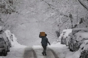 අධික ශීතල දරාගත නොහැකිව 12ක් මිය යයි.. (විදෙස්)