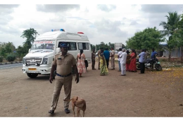 சினிமா பாணியில் ஓடும் வேனில் இருந்த 264 பவுன் நகை சூட்கேஸ் மாயம்..!