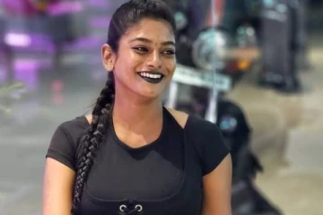 கருப்பு நிற உடை, கருப்பு Lipstick போட்டு சீரியல் நடிகை வினுஷா வெளியிட்ட போட்டோ