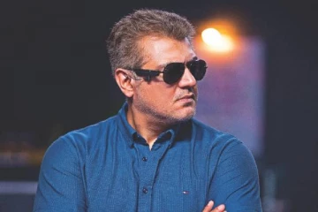 தனது குடும்பத்துடன் காரில் சென்ற தல அஜித்! வெளியான லேட்டஸ்ட் வீடியோ..