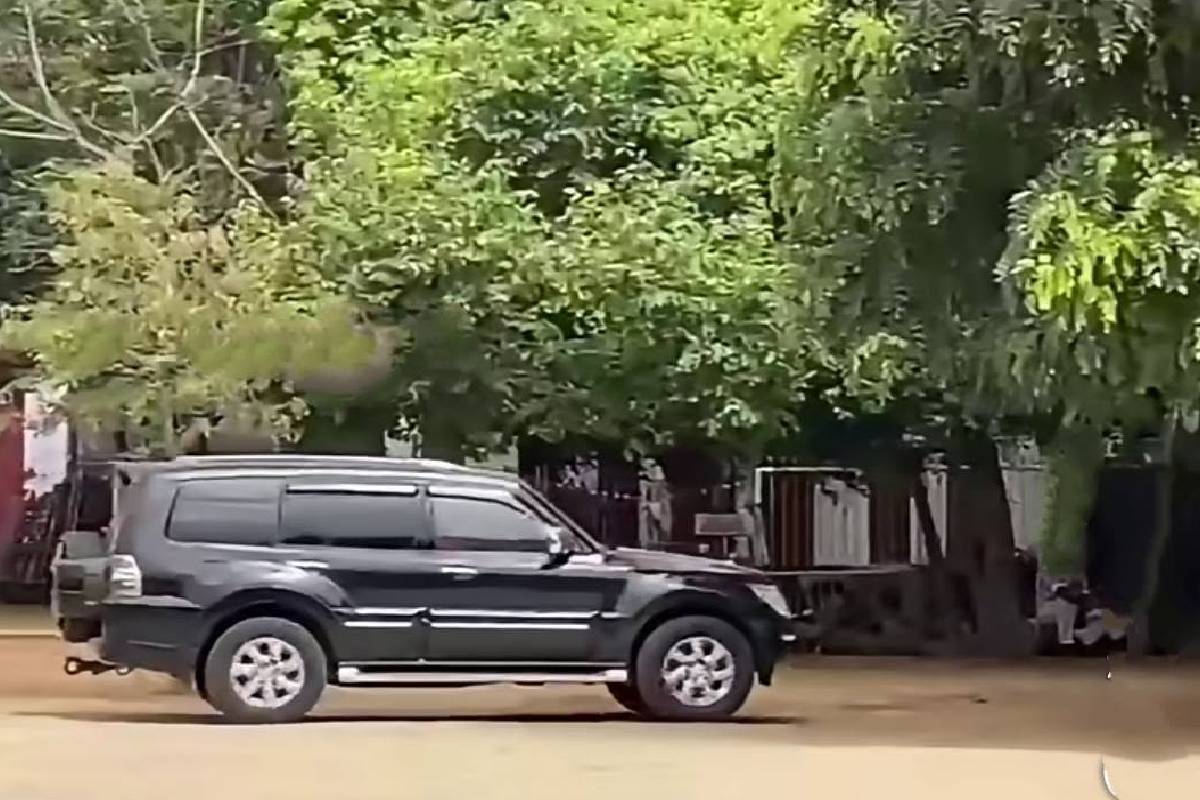 நல்லூர் ஆலயத்திற்குள் சொகுசு வாகனம் ; எழுந்துள்ள கடும் சர்ச்சை | Controversy Luxury Vehicle Entering Nallur Temple