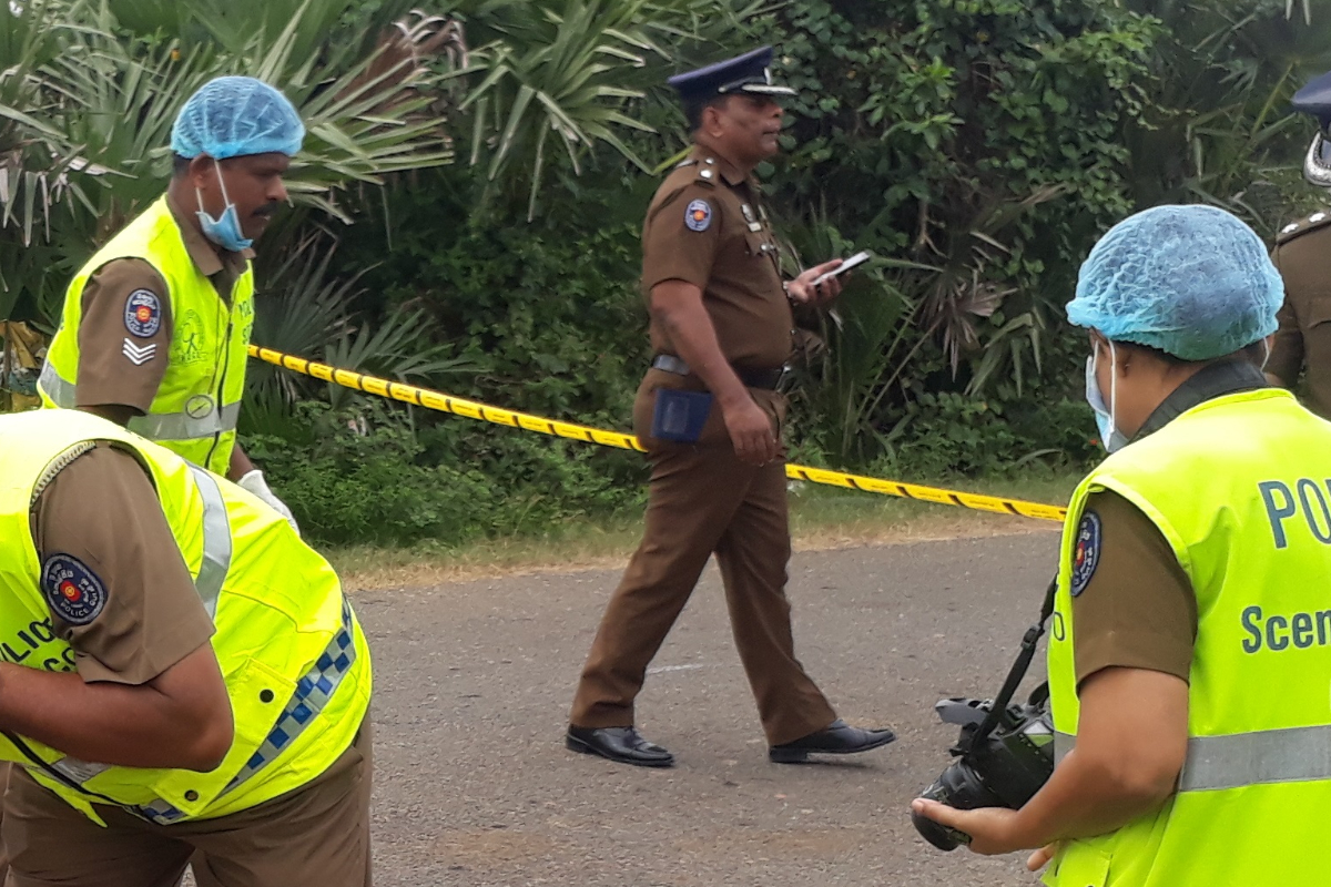 மட்டக்களப்பில் மனைவியை சுட்ட கணவன்; சம்பவத்தால் ஷாக்! | Husband Shoots Wife In Batticaloa