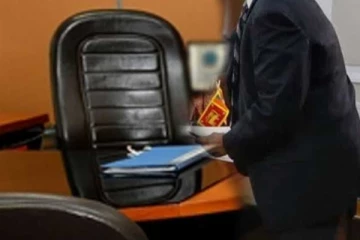 අධ්‍යක්ෂ ජෙනරාල්වරයෙක් ඉල්ලා අස්වෙයි..