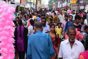 தீபாவளி விற்பனைக்காக கடைகள் இரவு 1 மணி வரை இயங்க அனுமதி - காவல்துறை