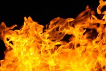 மொரட்டுவை  அடுக்குமாடி குடியிருப்பு தொடரில் தீ!