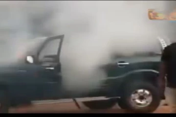 திடீரென தீப்பற்றி எரிந்த தமிழ் எம்.பியின் வாகனம் ; தெய்வாதீனமாக தப்பிய உயிர்