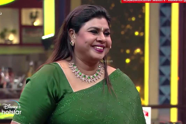 குக் வித் கோமாளியில் இருந்து வெளியேறிய பிரபல நடிகை! படப்பிடிப்பில் நடந்தது என்ன? | Cooku With Comali Actress Vichitra Walk Out