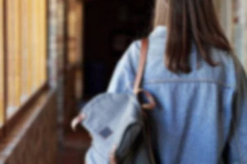 சிறுமியிடம் தகாத முறையில் நடந்துகொண்ட சந்தேக நபர் கைது