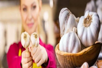 பூண்டு நீண்ட நாட்கள் கெட்டுப் போகாமல் இருக்கணுமா? அப்போ இப்படி வைங்க