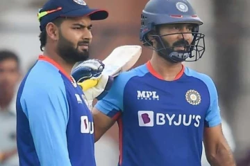 தினேஷ் கார்த்திக்கா? ரிஷப் பண்டா? அணியில் யார் இருக்க வேண்டும் என கூறிய ஜாம்பவான்