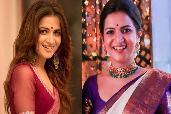 ரொமியோ- ஜூலியட் சந்தித்த இடத்துக்கே போய் டிடி பார்த்த வேலை! வைரலாகும் காணொளி | Ddneelakandan In Romeo Juliet Met Place Video ரொமியோ- ஜூலியட் சந்தித்த இடத்துக்கே போய் டிடி பார்த்த வேலை! வைரலாகும் காணொளி | Ddneelakandan In Romeo Juliet Met Place Video