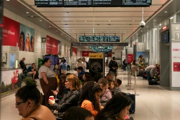 கனடாவில் ரயில் போராட்டத்தினால் பயணிகள் பாதிப்பு