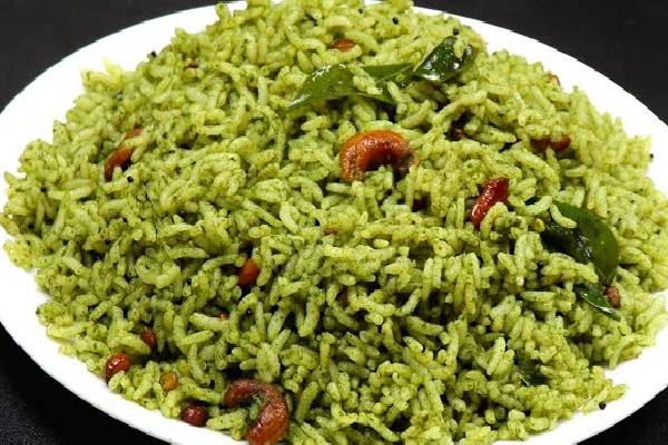 முட்டை சாதத்தை ஒரு முறை இப்படி செய்து பாருங்க... கொஞ்சமும் மிஞ்சாது! | How To Make Tasty And Healthy Green Egg Rice