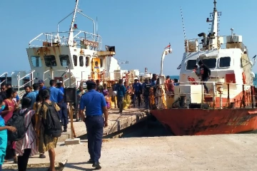 யாழ். நெடுந்தீவுக்கான கடல் போக்குவரத்தில் ஈடுபடுவோர் எதிர்நோக்கும் சிக்கல் (Video)