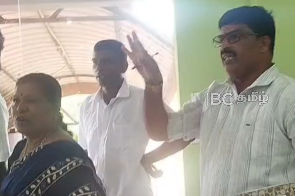முல்லைத்தீவு கரைதுறைப்பற்று பிரதேச சபையின் தவிசாளர் மீது கடும் குற்றச்சாட்டு | Karaitivu Clerk Faces Backlash For Power Misuse