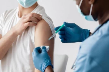 பிரித்தானியாவில் தடுப்பூசி செலுத்திக்கொண்ட ஆசிய பெண் ஒருவர் மரணம்! வெளியான தகவல்