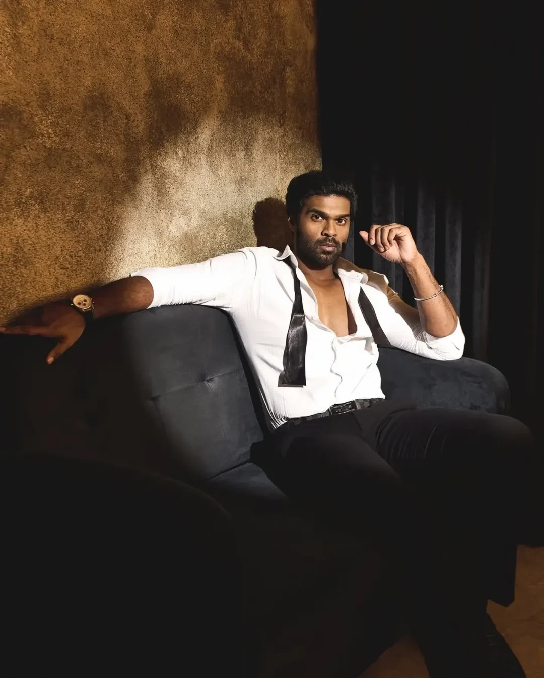 கேப்டன் விஜயகாந்தின் மகன் நடிகர் சண்முக பாண்டியனின் ஸ்டைலிஷ் போட்டோஷூட்.. 2 Gallery