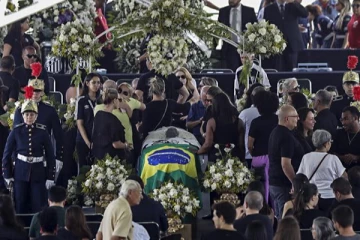 உலகில் மிக உயரமான கல்லறை தோட்டத்தில் அடக்கம் செய்யப்பட்ட கால்பந்து ஜாம்பவான் பீலே