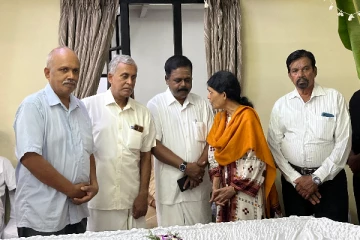 சம்பந்தனுக்கு அஞ்சலி செலுத்திய சிறீதரன்