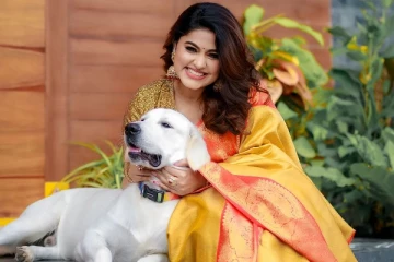 பட்டு சேலை அழகில் அசத்தும் நடிகை சினேகா! தேவதையாய் இப்போ எப்படி இருக்கின்றார் பாருங்க...