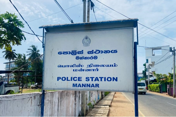 வீதி அமைக்க கோரியவருக்கும் மன்னார் நகரசபை தலைவருக்கும் இடையில் முரண்பாடு | Conflict With Mannar Municipal Council Chairman வீதி அமைக்க கோரியவருக்கும் மன்னார் நகரசபை தலைவருக்கும் இடையில் முரண்பாடு | Conflict With Mannar Municipal Council Chairman