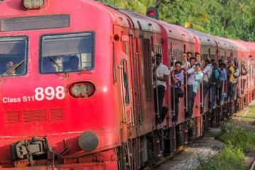 එළැඹෙන පොසොන් වෙනුවෙන් විශේෂ දුම්රිය සේවා 09ක්.. (PHOTO)