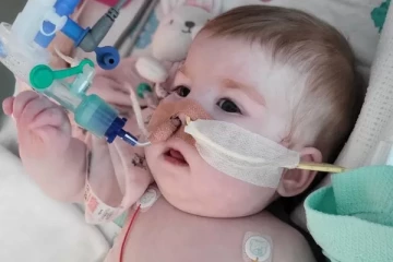 செயற்கை சுவாசம் அகற்றப்பட்ட பிரித்தானிய குழந்தை மரணம்: பெற்றோர் கோபம்