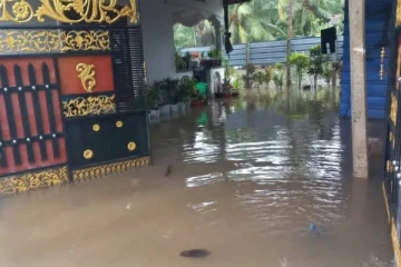 திருகோணமலையில் வீதிகளில் வெள்ளம்