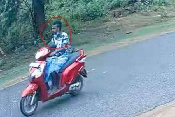 மூல்லைத்தீவில் மோட்டார் சைக்கிள் திருட்டு! வெளியான புகைப்படம் | Mullaitivu Motor Cycle Theft Photo Suspects