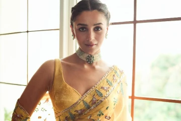 மஞ்சள் நிற சேலையில் செம கியூட் ஆலியா பட்