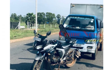 ஓமந்தையில் இடம்பெற்ற வாகன விபத்தில் இருவர் காயம்