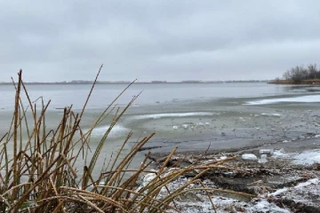 கனடாவில் பனி நீரில் மூழ்கி மூவர் பலி